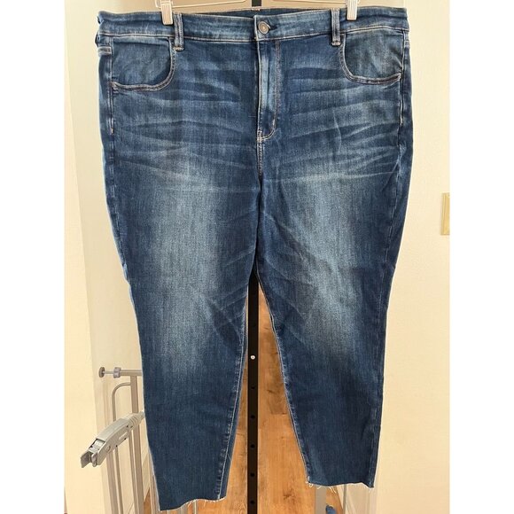 NWOT American Eagle Hi-Rise Jegging Crop Denim JeansRegular Next Level Stretch